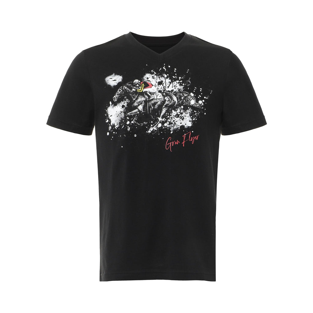 グランアレグリアへのオマージュとして制作された「GRAN FLYER」VネックTシャツ。ブラックボディに迫力あるレースアートをプリントした日本製のサンデーレーシングコラボレーションモデル。