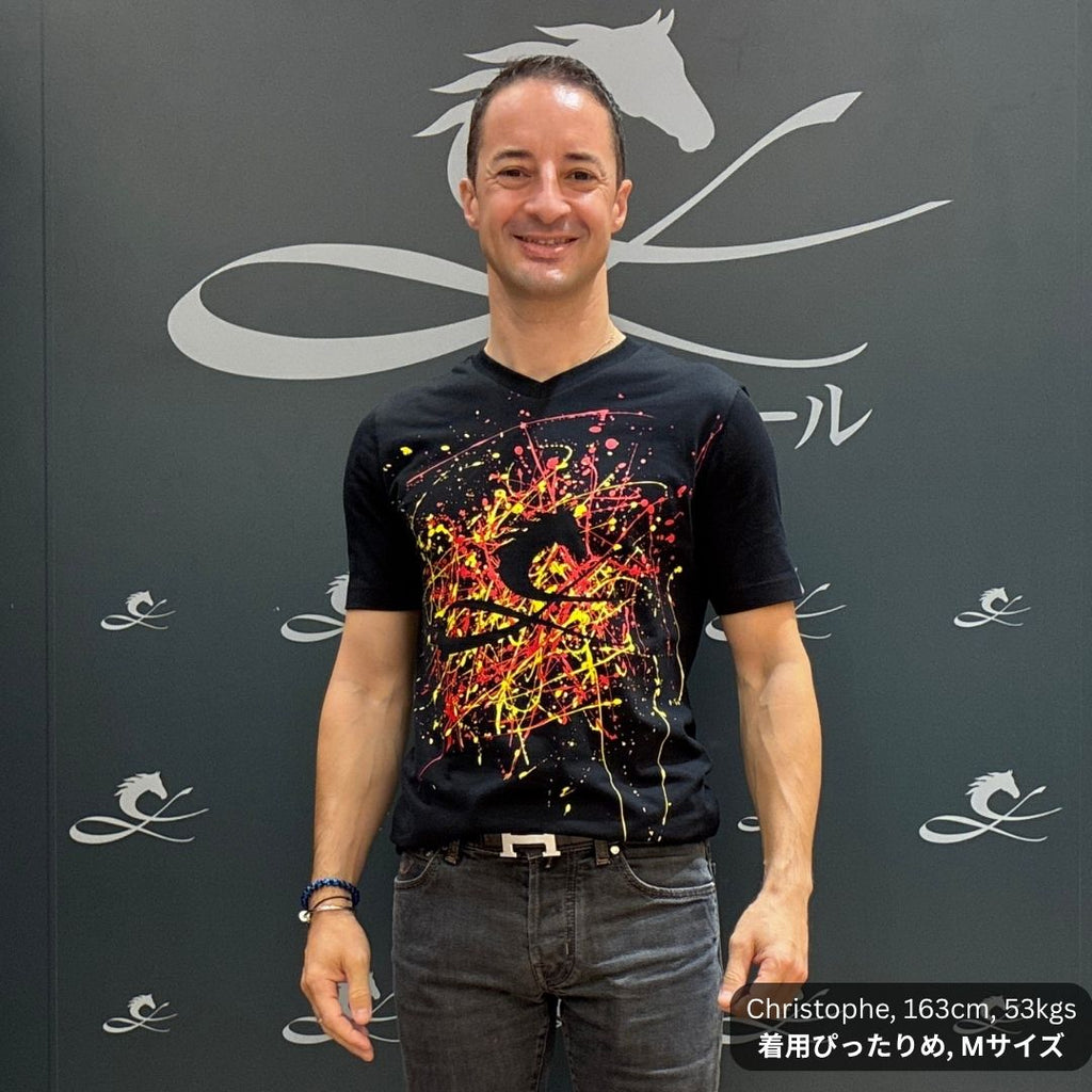 クリストフ・ルメール騎手が着用する316枚限定「BETA SUNDAY」VネックTシャツ｜サンデーレーシングの勝負服カラー、黒・赤・黄を表現したデザイン｜CL by C.ルメール