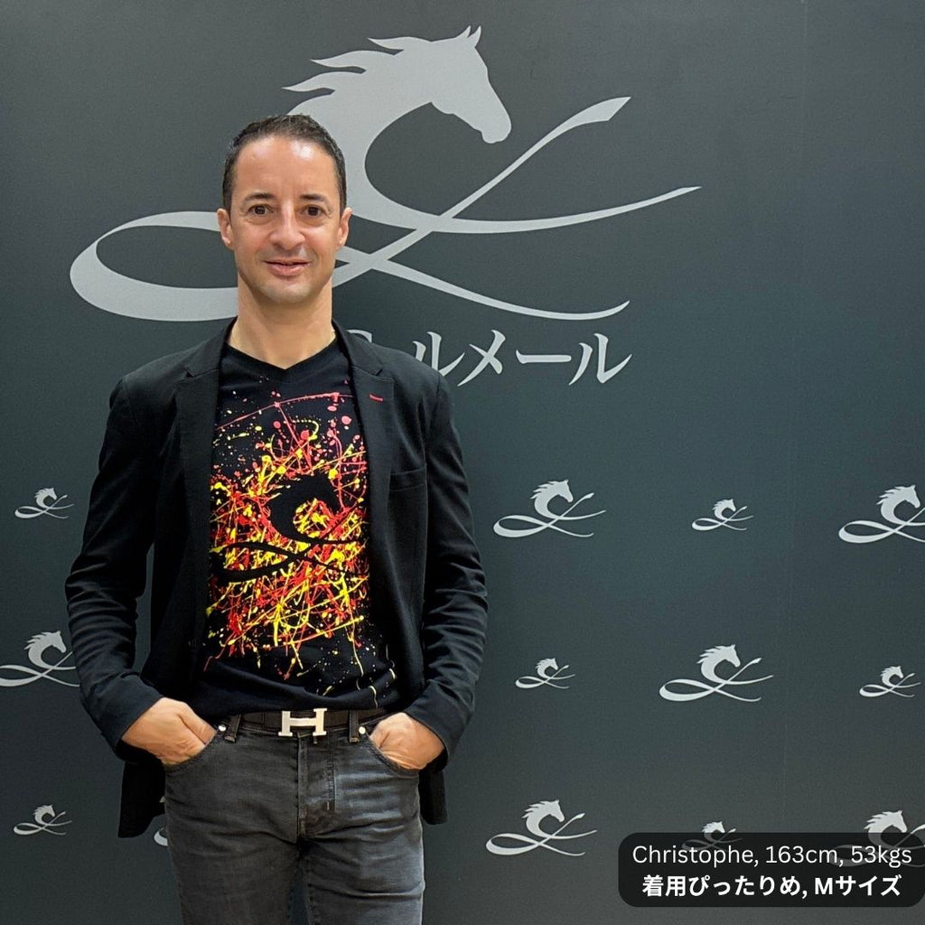 クリストフ・ルメール騎手がジャケットと合わせて着用する316枚限定「BETA SUNDAY」VネックTシャツ｜競馬場からタウンユースまで楽しめるサンデーレーシングコラボレーション｜CL by C.ルメール
